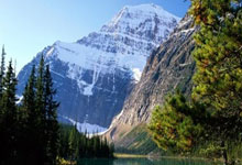 虎扑足球官网：本赛季中超赛程走完1／3：“上海双雄”展现恐怖实力.